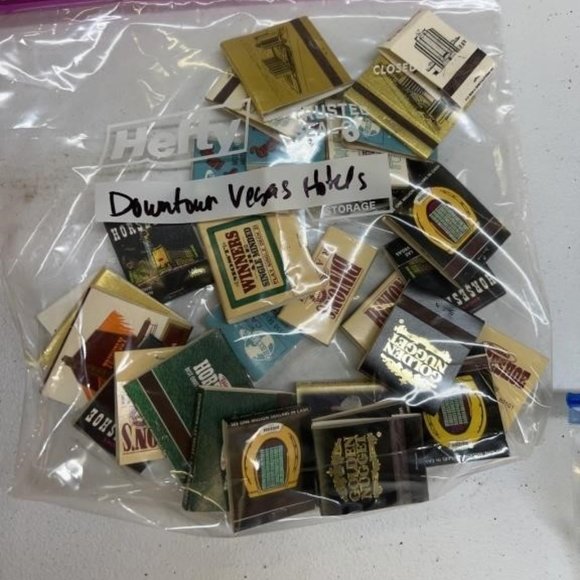 30 Vtg Downtown Fremont Las Vegas Casino Matchbooks Horseshoe Golden Nugget etc - Picture 1 of 8